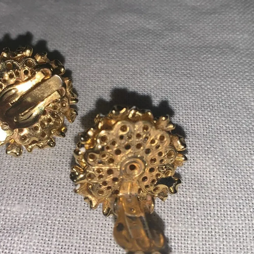 Vintage Un Marked‎ Gold Tone White Enamel Floral Dome Clip on Earrings